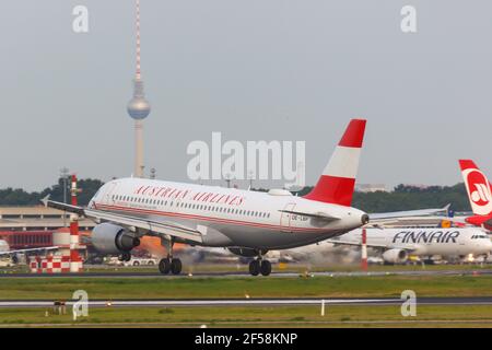 Berlin, Allemagne – 30. Août 2017 : Austrian Airlines Airbus A320 à l'aéroport de Berlin Tegel (TXL) en Allemagne. Airbus est un fabricant d'avions de Tou Banque D'Images
