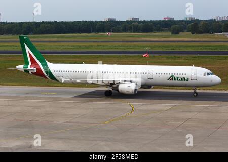 Berlin, Allemagne – 30. Août 2017 : Airbus A321 Alitalia à l'aéroport de Berlin Tegel (TXL) en Allemagne. Airbus est un fabricant d'avions de Toulouse, FR Banque D'Images