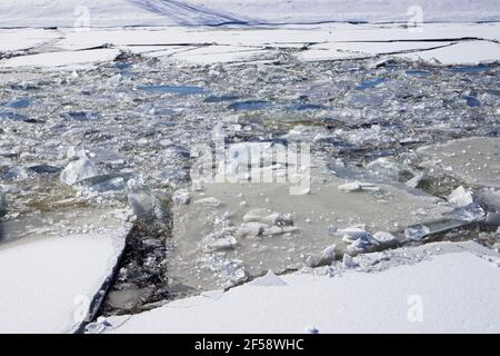 Fiche technique de la glace brisée dans le canal de Saimaa Lappeenranta, Finlande Banque D'Images