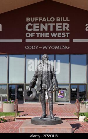 Géographie / Voyage, Etats-Unis, Wyoming, Cody, Buffalo Bill Statue vor Buffalo Bill Cente, Additional-Rights-Clearance-Info-not-available Banque D'Images