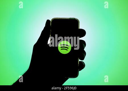 Barcelone, Catalogne, Espagne. 24 mars 2021. Dans cette illustration, l'application Spotify affichée sur l'écran d'un smartphone. Credit: Thiago Prudencio/DAX/ZUMA Wire/Alay Live News Banque D'Images