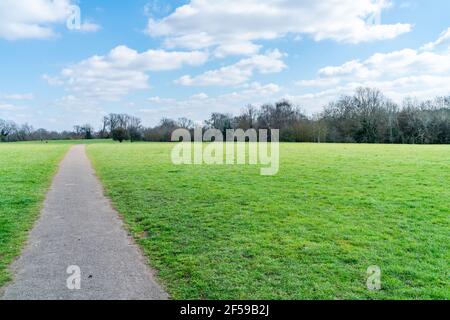 Dolis Valley Greenwalk, un sentier de randonnée à Londres, en Angleterre, entre la réserve naturelle de Moat Mount à Mill Hill et Hampstead Heath Banque D'Images