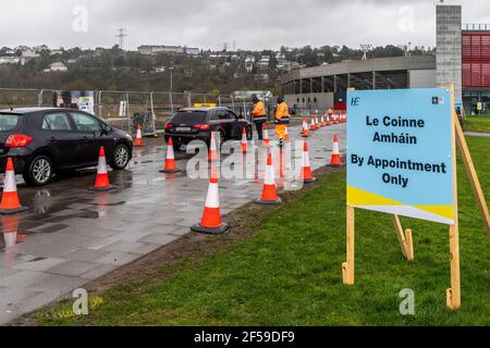 Cork, Irlande. 25 mars 2021. Le centre de vaccination de masse du stade Pairc UI Chaoimh GAA a ouvert ce matin, offrant des vaccins COVID-19 aux travailleurs de la santé. La clinique va vacciner les travailleurs de la santé aujourd'hui et vendredi avant d'ouvrir ses portes au grand public. Crédit : AG News/Alay Live News Banque D'Images