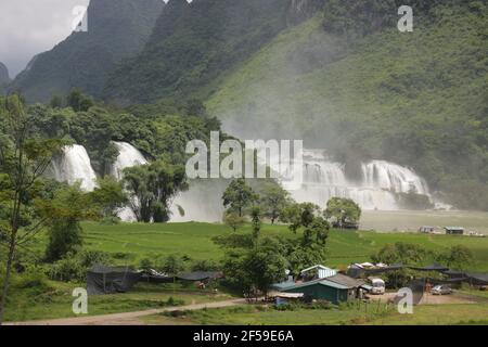 Ban Gioc - cascade de Detian Banque D'Images