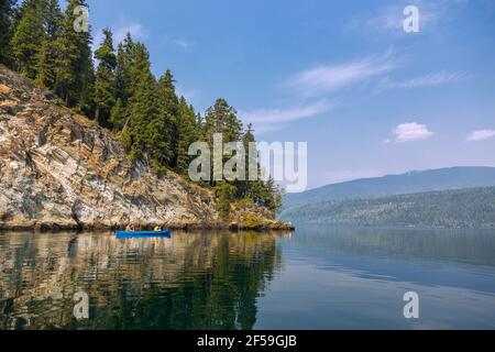 Géographie / Voyage, Canada, Parc provincial Wells Gray, Lac Clearwater, canoéiste (modèle relâché), modèle-libéré Banque D'Images