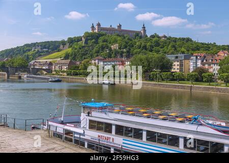 Géographie / voyage, Allemagne, Wuerzburg, Mozart II, Pont du Vieux-main, Forteresse Marienberg, droits-supplémentaires-autorisation-Info-non-disponible Banque D'Images