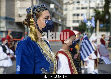 Athènes, Grèce. 25 mars 2021. Défilé militaire du jour de l'indépendance grecque. La Grèce célèbre les 200 ans qui ont suivi le début de la guerre d'indépendance grecque de 1821 contre l'Empire ottoman qui a conduit à son état moderne. (Photo par Dimitris Aspiotis/Pacific Press) crédit: Pacific Press Media production Corp./Alay Live News Banque D'Images