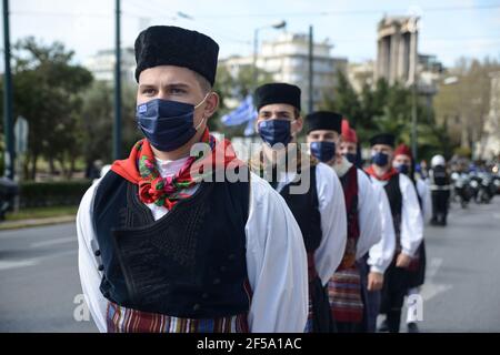 Athènes, Grèce. 25 mars 2021. Défilé militaire du jour de l'indépendance grecque. La Grèce célèbre les 200 ans qui ont suivi le début de la guerre d'indépendance grecque de 1821 contre l'Empire ottoman qui a conduit à son état moderne. (Photo par Dimitris Aspiotis/Pacific Press) crédit: Pacific Press Media production Corp./Alay Live News Banque D'Images