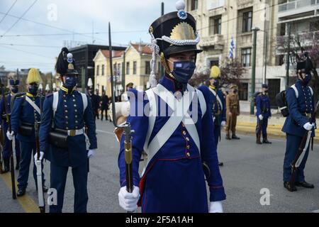 Athènes, Grèce. 25 mars 2021. Défilé militaire du jour de l'indépendance grecque. La Grèce célèbre les 200 ans qui ont suivi le début de la guerre d'indépendance grecque de 1821 contre l'Empire ottoman qui a conduit à son état moderne. (Photo par Dimitris Aspiotis/Pacific Press) crédit: Pacific Press Media production Corp./Alay Live News Banque D'Images