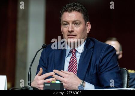 Washington, États-Unis. 25 mars 2021. Christopher Maier, secrétaire adjoint intérimaire de la Défense pour les opérations spéciales et les conflits de faible intensité, prend la parole lors d'une audience pour examiner le Commandement des opérations spéciales des États-Unis et le Cyber Commandement des États-Unis dans le cadre de l'examen de la demande d'autorisation de défense pour l'exercice financier 2022 et le Programme de défense des années futures, à Capitol Hill, jeudi, 25 mars 2021, À Washington. Photo de piscine/Andrew Harnik/UPI crédit: UPI/Alamy Live News Banque D'Images