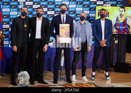Barcelone, Espagne. 25 mars 2021. Pau Gasol lors de sa présentation en tant que nouveau joueur de basket-ball du FC Barcelone au Palau Blaugrana à Barcelone, Espagne. Crédit : DAX Images/Alamy Live News Banque D'Images