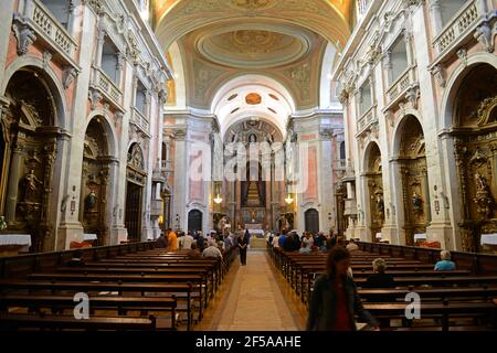 Intérieur de l'église Grace (Igreja da Graca) à Largo da Graca dans le centre historique de Lisbonne, Portugal. Banque D'Images