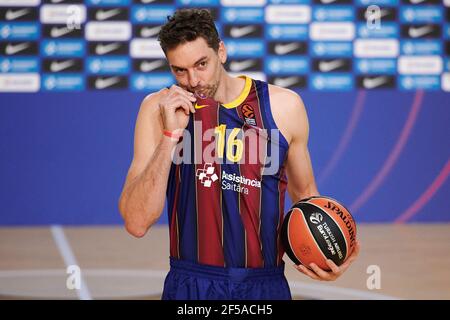 Barcelone, Espagne. 25 mars 2021. Pau Gasol lors de sa présentation en tant que nouveau joueur de basket-ball du FC Barcelone au Palau Blaugrana à Barcelone, Espagne. Crédit : DAX Images/Alamy Live News Banque D'Images