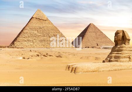 Les célèbres pyramides d'Égypte et le Grand Sphinx, Gizeh Banque D'Images