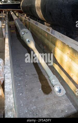 Periscope d'époque d'un sous-marin exposé au numéro 3, « The Big Space », au chantier naval historique de Chatham, dans le Kent. ROYAUME-UNI. (121) Banque D'Images