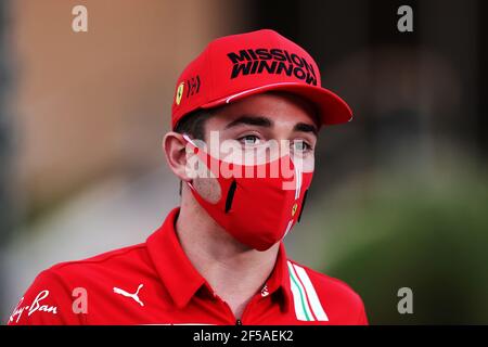 Sakhir, Bahreïn. 25 mai 2021.Charles Leclerc (mon) Ferrari. Grand Prix de Bahreïn, jeudi 25 mars 2021. Sakhir, Bahreïn. Crédit : James Moy/Alay Live News Banque D'Images