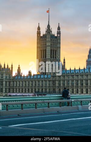 Westminster pendant le coucher du soleil en hiver à Londres, en Angleterre Banque D'Images