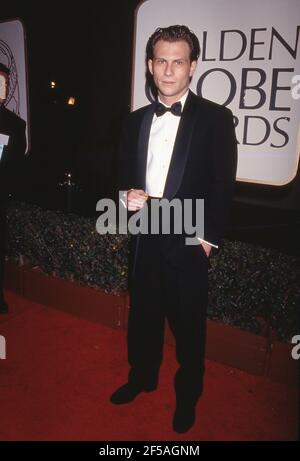 BEVERLY HILLS, CA - JANVIER 22 : l'acteur Christian Slater participe au 51ème Golden Globe Awards le 22 janvier 1994 à l'hôtel Beverly Hilton de Beverly Hills, Californie. Crédit: Ralph Dominguez/MediaPunch Banque D'Images