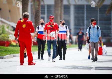 Sakhir, Italie. 25 mars 2021. SAINZ Carlos (spa), Scuderia Ferrari SF21, portrait pendant la Formule 1 Gulf Air Bahreïn Grand Prix 2021 du 26 au 28 mars 2021 sur le circuit international de Bahreïn, à Sakhir, Bahreïn - photo Florent Gooden/DPPI/LiveMedia usage éditorial seulement crédit: Independent photo Agency/Alay Live News Banque D'Images