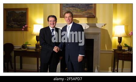 Tony Blair rencontre Romano Prodi, président de la Commission européenne.pic David Sandison 15/11/2001 Banque D'Images