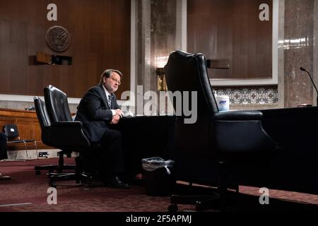 Washington, États-Unis d'Amérique. 25 mars 2021. Le sénateur américain Gary Peters (démocrate du Michigan), s'exprime lors d'une audition sur le « United States Special Operations Command and United States Cyber Command » avec le Senate Armed Services Committee on Capitol Hill à Washington DC le 25 mars 2021.Credit: Anna Moneymaker/Pool via CNP | usage Worldwide Credit: actualités en direct de dpa/Alamy Banque D'Images