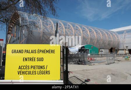 GRAND PALAIS TEMPORAIRE CONSTRUIT PAR GL EVENTS ET CONÇU PAR L'ARCHITECTE JEAN-MICHEL WILMOTTE Banque D'Images