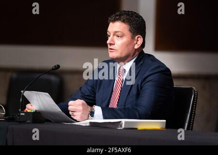 Washington, États-Unis. 25 mars 2021. Christopher P. Maier, Secrétaire adjoint par intérim à la Défense pour les opérations spéciales et les conflits de faible intensité, parle lors d'une audition sur le « Commandement des opérations spéciales des États-Unis et le cybercommandement des États-Unis » avec le Comité des services armés du Sénat à Capitol Hill, à Washington DC, le 25 mars 2021. Photo par Anna Moneymaker/Pool/ABACAPRESS.COM crédit: Abaca Press/Alay Live News Banque D'Images