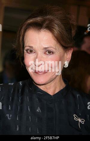 **PHOTO DE FICHIER** l'actrice Jessica Walter est décédée à 80 ans. Jessica Walter assiste à la représentation de nuit d'ouverture de 'Frost/Nixon' au Bernard B. Jacobs Theatre à New York le 22 avril 2007. Crédit photo: Henry McGee/MediaPunch crédit: MediaPunch Inc/Alamy Live News Banque D'Images