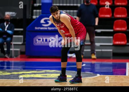 DEN Bosch, PAYS-BAS - MARS 25: Ajdin Penava de Belfius Mons-Hainaut semble abattu lors du match de la coupe d'Europe de la FIBA entre Belfius Mons-Hainaut an Banque D'Images