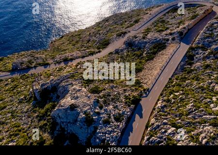 Formentor Road - Lightouse- Tramuntana: Carretera de Formentor hacia el Faro- Acantilados y punto mas alto de la Sierra de Tramuntana Banque D'Images