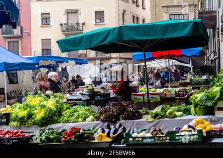 Vic marché hebdomadaire, produits frais et biologiques, Barcelone, Catalogne, Espagne. Banque D'Images