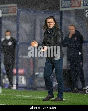 Le Manager de Wycombe Wanderers Gareth Ainsworth pendant le championnat Sky Bet Derrière des portes fermées, il y a un match entre Wycombe Wanderers et Birmingham City à Banque D'Images