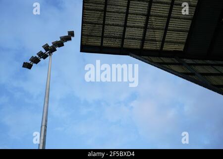 Vue générale du stade de pré-match pendant le Sky Bet Championship derrière les portes fermées match entre Wycombe Wanderers et Barnsley à Adams Park, Banque D'Images