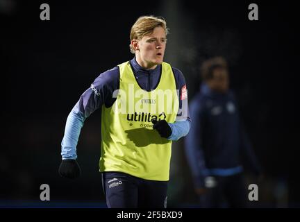 Alex Samuel de Wycombe Wanderers pré-match pendant le ciel BET Championship derrière des portes fermées match entre Wycombe Wanderers et Barnsley à Adams P. Banque D'Images