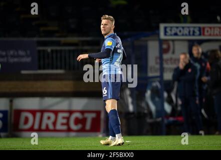 Jason McCarthy de Wycombe Wanderers pendant le championnat Sky Bet derrière des portes fermées match entre Wycombe Wanderers et Reading à Adams Park, Hig Banque D'Images