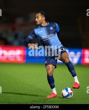 Jordan Obita de Wycombe Wanderers pendant le championnat Sky Bet derrière des portes fermées match entre Wycombe Wanderers et Reading à Adams Park, High Banque D'Images