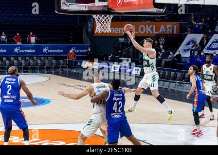 Istanbul, Turquie. 25 mars 2021. #11 Mario Hezonja de Panathinaikos OPAP Athènes joue contre Anadolu Efes Istanbul dans le Round 31 de la saison régulière EuroLeague 2020/2021 de Turkish Airlines à Sinan Erdem Sports Arena. (Note finale; Anadolu Efes Istanbul 85:65 Panathinaikos OPAP Athènes) (photo de Nicholas Muller/SOPA Images/Sipa USA) crédit: SIPA USA/Alay Live News Banque D'Images