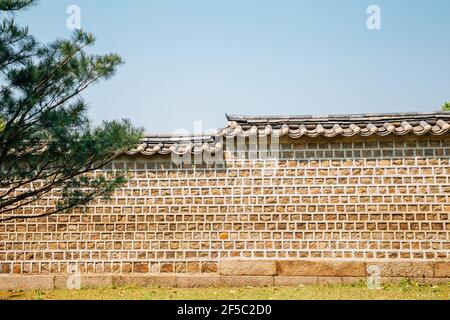 Mur de pierre traditionnel coréen au sanctuaire Jongmyo à Séoul, en Corée Banque D'Images