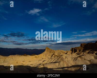 Le paysage magnifique de la région des badlands près de Zabriskie point dans le parc national de la Vallée de la mort, Californie, Etats-Unis Banque D'Images