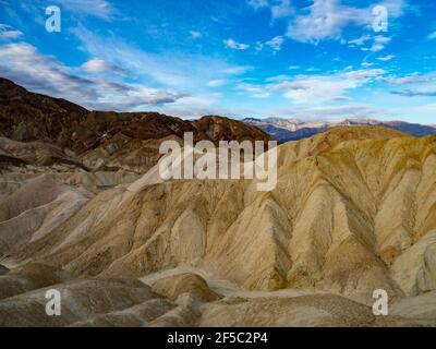 Le paysage magnifique de la région des badlands près de Zabriskie point dans le parc national de la Vallée de la mort, Californie, Etats-Unis Banque D'Images