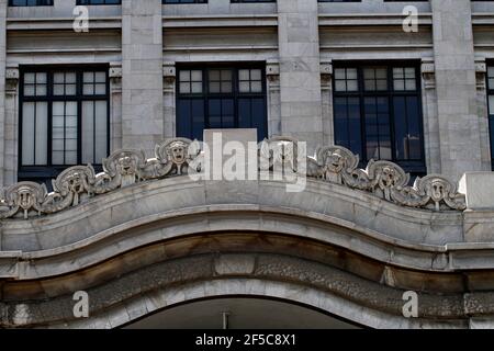 MEXICO, MEXIQUE - MARS 25: Le Palais des Beaux-Arts est le lieu le plus important du Mexique pour les arts. L'architecte italien Adamo Boari était en charge des défauts avec un style art nouveau à l'extérieur, a commencé sa construction en 1904 et a conclu en 1934. Le 25 mars 2021 à Mexico, Mexique crédit: Luis Barron/Eyepix Group/The photo Access Banque D'Images