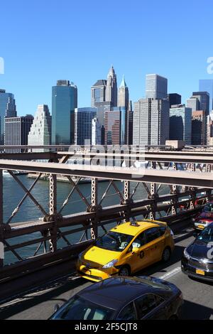 Géographie / voyage, Etats-Unis, New York, New York, Brooklyn Bridge, Taxis (Yellow Cabs), East River, ne, droits supplémentaires-autorisation-Info-non-disponible Banque D'Images