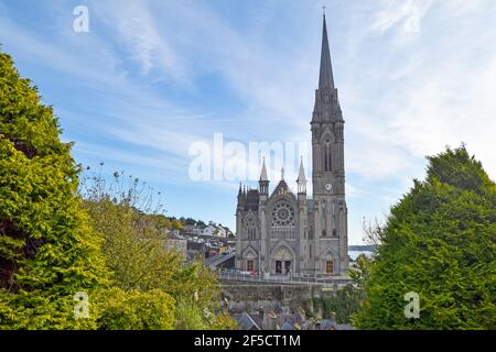 Cathédrale Saint-Colman à Cobh, Port de Cork Irlande. Banque D'Images