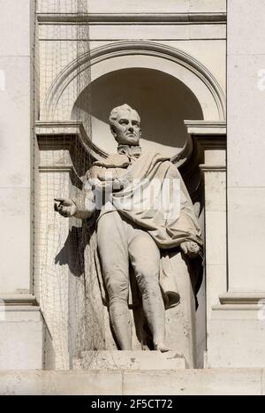 Londres, Angleterre, Royaume-Uni. Statue : William Grenville, 1er baron Grenville (1759 - 1834), Premier ministre britannique (1806 - 1807) sur la façade de l'étranger Banque D'Images