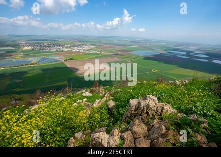 Vue sur la vallée de Jezreel depuis le point d'observation du mont Gilboa, Israël Banque D'Images