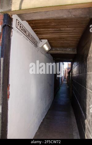 Franklin passage à côté du lieu de naissance de Sir John Franklin (maintenant Couplands Bakery) à Spilsby, Lincolnshire, Angleterre. Banque D'Images