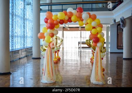 Le décor des ballons pour la cérémonie de mariage. Banque D'Images