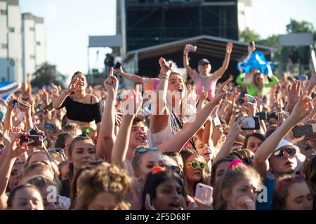 Photo de dossier datée du 14/07/19 montrant des fans regardant la scène principale pendant le festival TRNSMT à Glasgow Green, Écosse. Le festival TRNSMT a été reporté de juillet à septembre cette année. Le festival de l'an dernier a été annulé en raison de la pandémie du coronavirus et de nombreux actes ont été réservés pour cet événement de yearÕs. Date de publication : vendredi 26 mars 2021. Banque D'Images