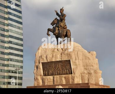 Monument à Damdin Sukhbaatar sur Grand Chinggis Khaan square à Oulan-Bator. La Mongolie Banque D'Images