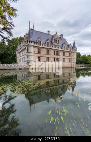 Le château impresif et très populaire d'Azay-le-Rideau dans la vallée de la Loire, en France Banque D'Images